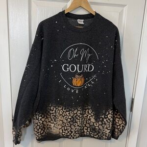 Hanes Black and Tan Graphic Fall sweatshirt